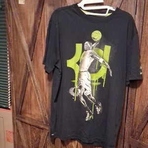 Dynamic Black and Green Men's Graphic Tee